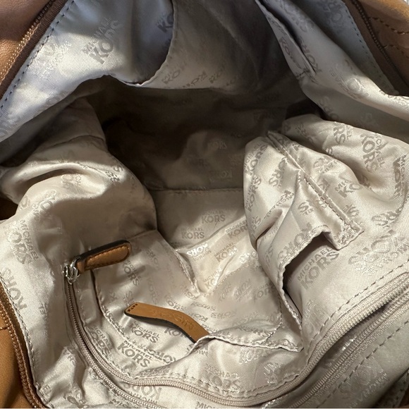 Michael Kors Oversized Soft Leather Shoulder Bag - ID Chain with Dust Bag - Picture 3 of 3